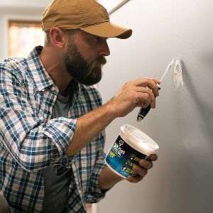 Painters Putty Vs Spackle The 2 Best DIY Repair Formulas Popular Painter   Painters Putty 